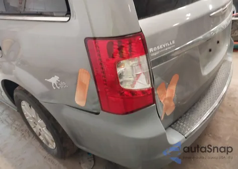 2015 Chrysler Town & Country Touring z USA, uszkodzony, nr VIN 2C4RC1BG0FR662271